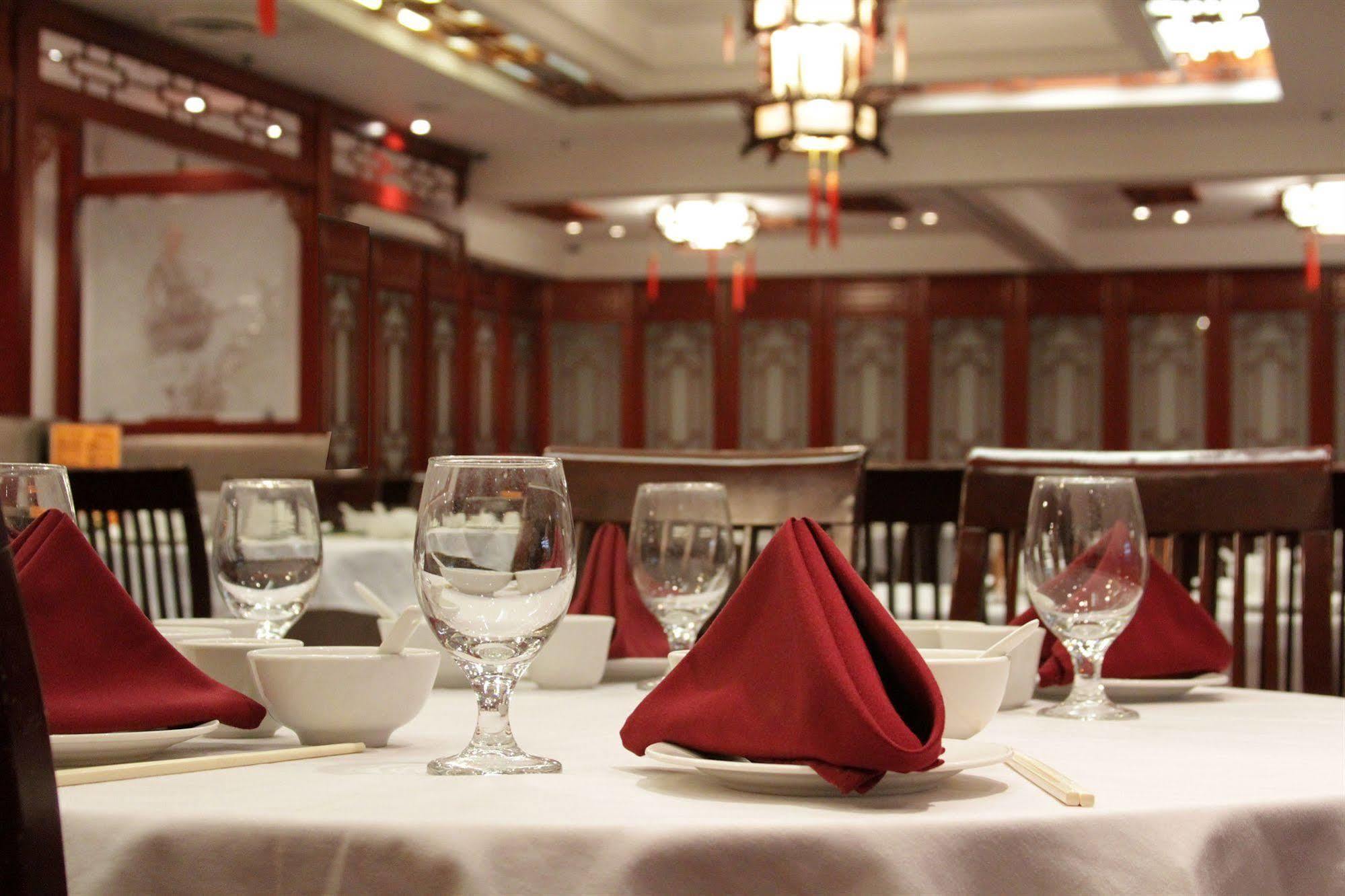 Red Lion Inn And Suites Вікторія Екстер'єр фото