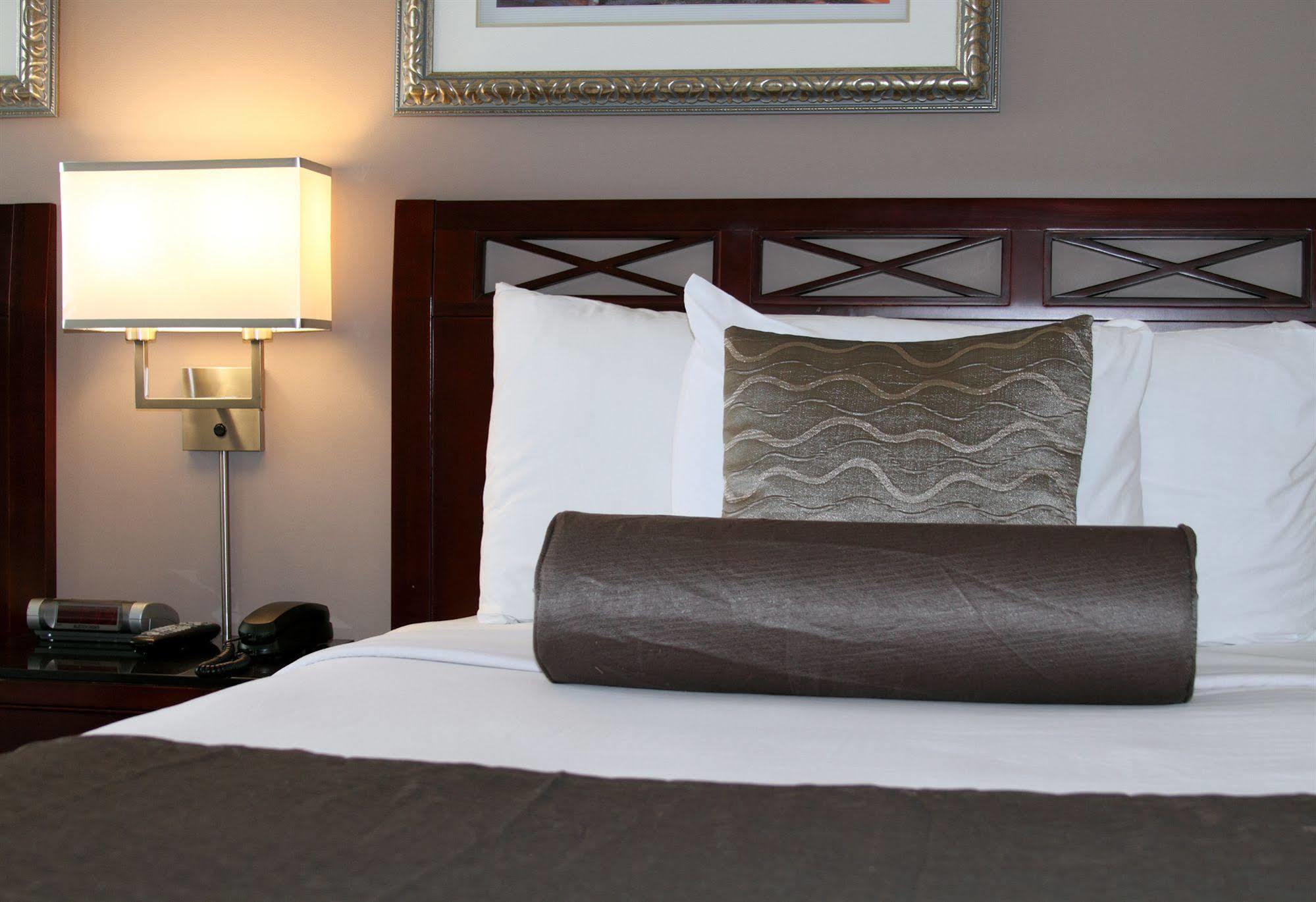Red Lion Inn And Suites Вікторія Екстер'єр фото